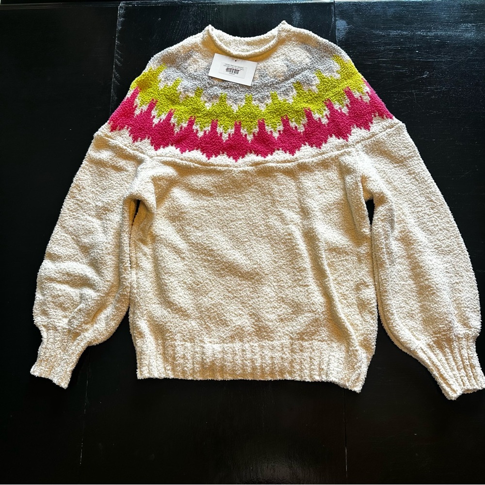 NWT Retro Look Ces Femme medium Vintage Look Cream Crewneck Sweater Fuzzy New